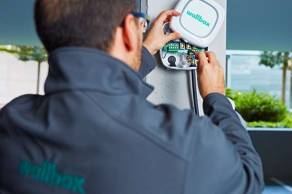 The Do's and Don'ts of EV Charger Installation ⋆ Article Good