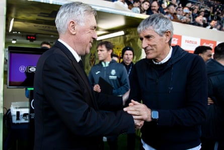 Quique Setién and Carlo Ancelotti shake hands before the match.