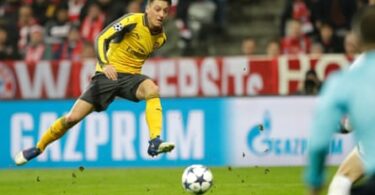 Mesut Özil in Champions League action for Arsenal in 2017