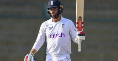 Ben Foakes playing for England